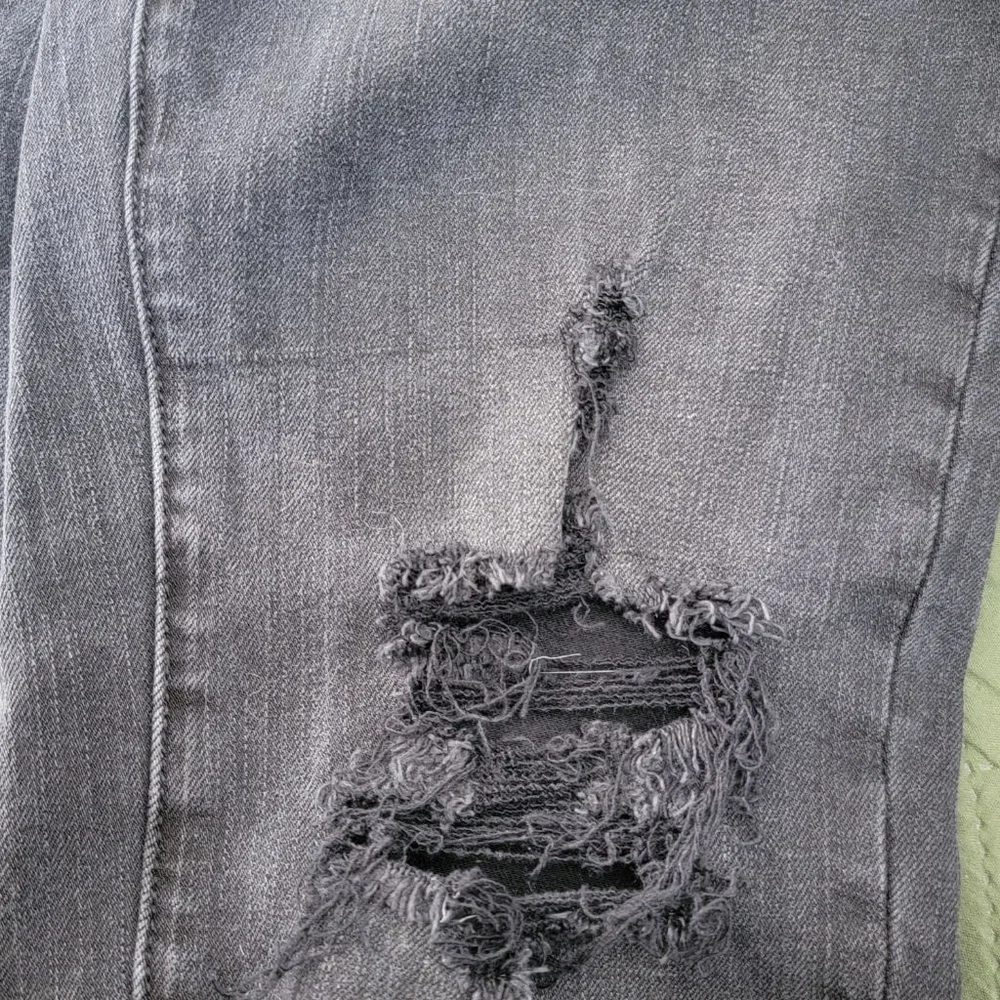 American Eagle Super Low Rise Skinny Jegging Jeans Black Distressed Frayed AE 4